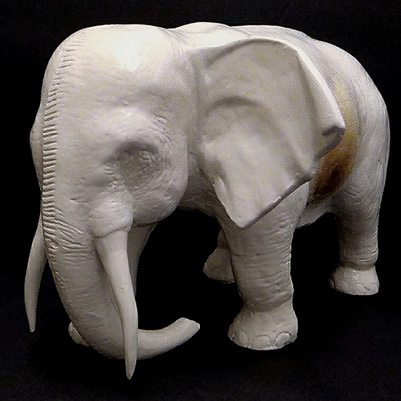 Large Elephant Sculpture Vintage Hand Crafted / Hand Etched / Hand Sculpted - Picture 4 of 16